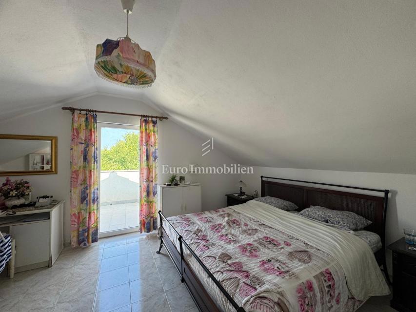 Labin - casa familiare con ampio giardino