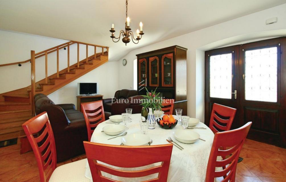 Casa bifamiliare in pietra completamente ristrutturata