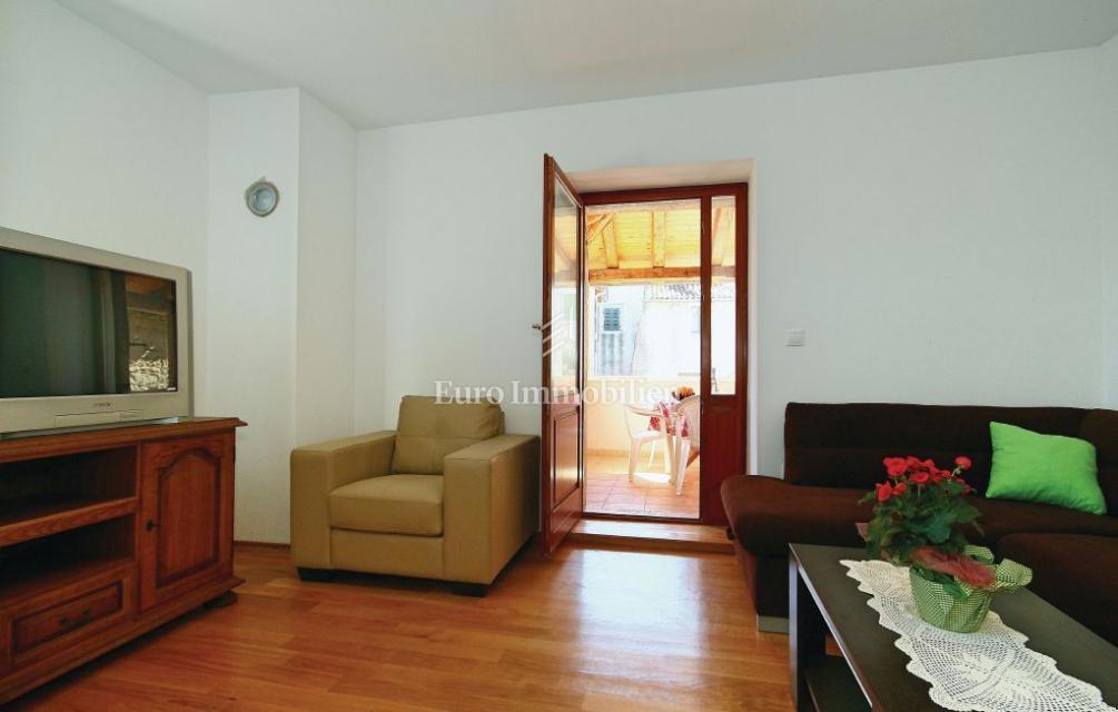 Casa bifamiliare in pietra completamente ristrutturata