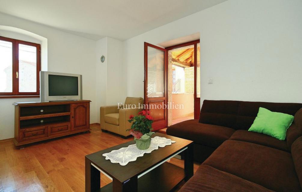 Casa bifamiliare in pietra completamente ristrutturata
