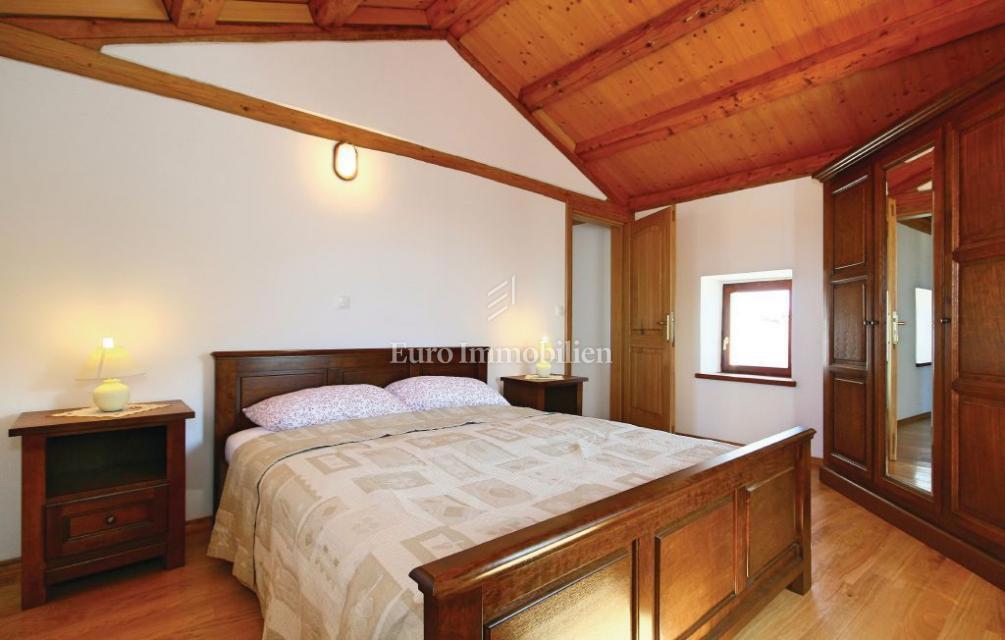 Casa bifamiliare in pietra completamente ristrutturata