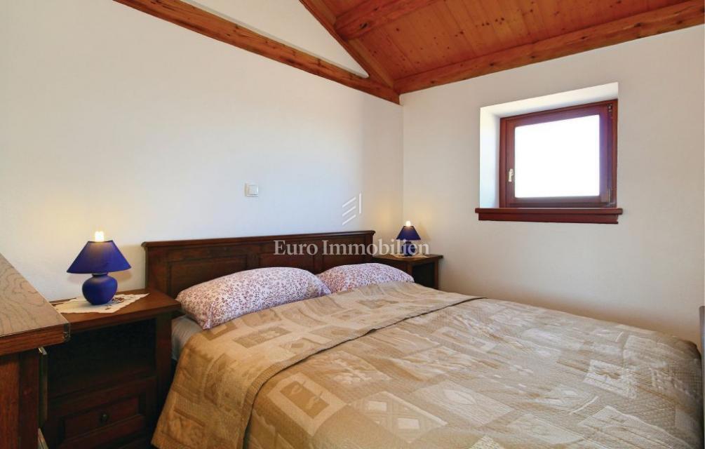 Casa bifamiliare in pietra completamente ristrutturata