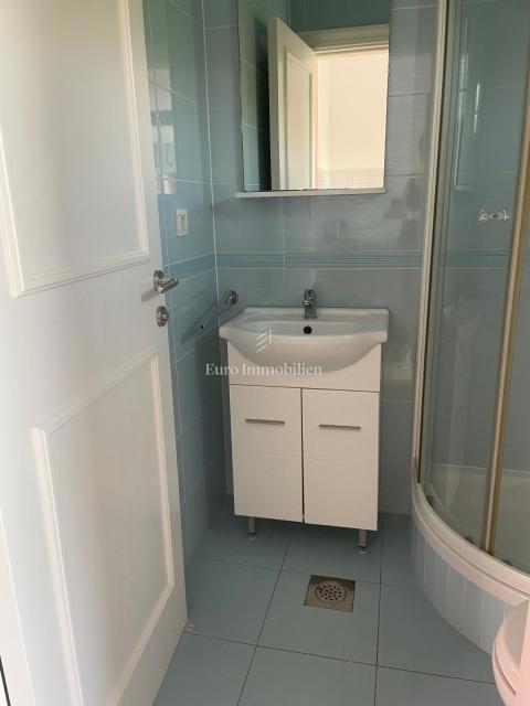 Dramalj,una casa con tre appartamenti in un'ottima posizione