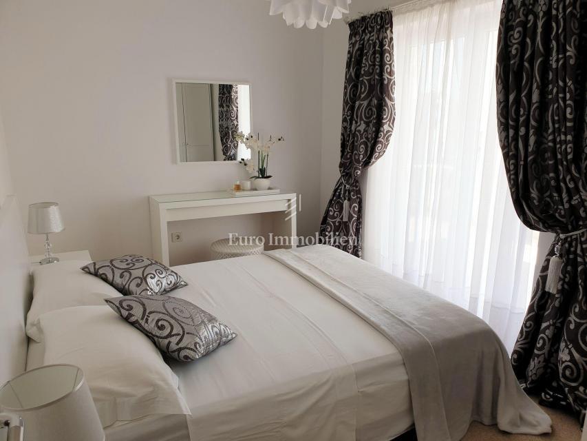 Dramalj,una casa con tre appartamenti in un'ottima posizione