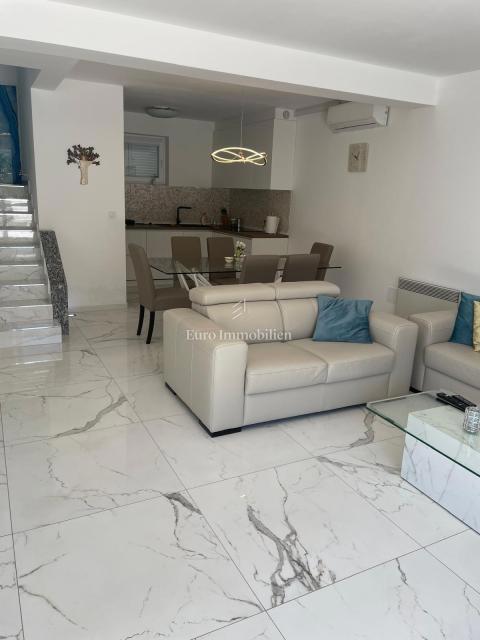 Dramalj,una casa con tre appartamenti in un'ottima posizione