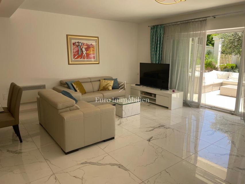 Dramalj,una casa con tre appartamenti in un'ottima posizione