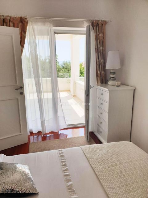 Dramalj,una casa con tre appartamenti in un'ottima posizione