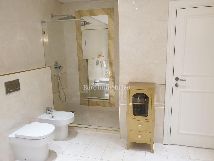 Dramalj,una casa con tre appartamenti in un'ottima posizione