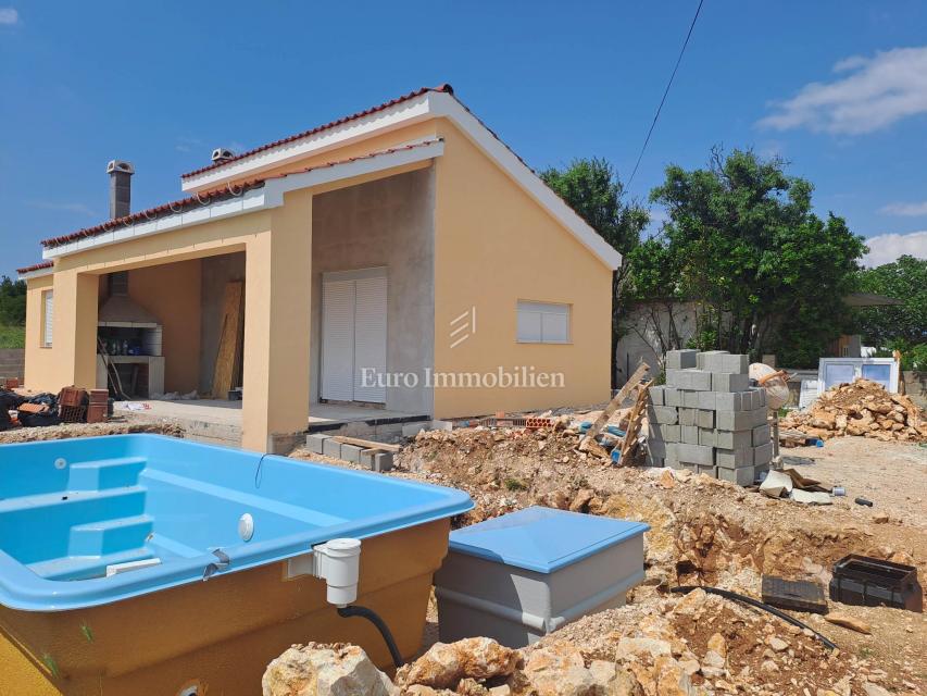 Vrsi - casa con piscina in un ambiente tranquillo
