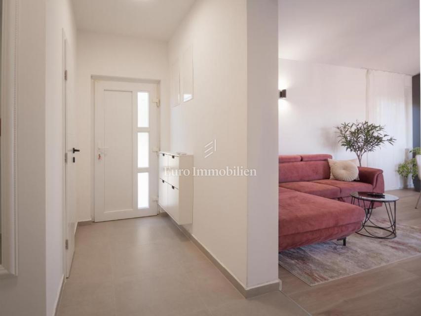 Vrsi - casa con piscina in un ambiente tranquillo