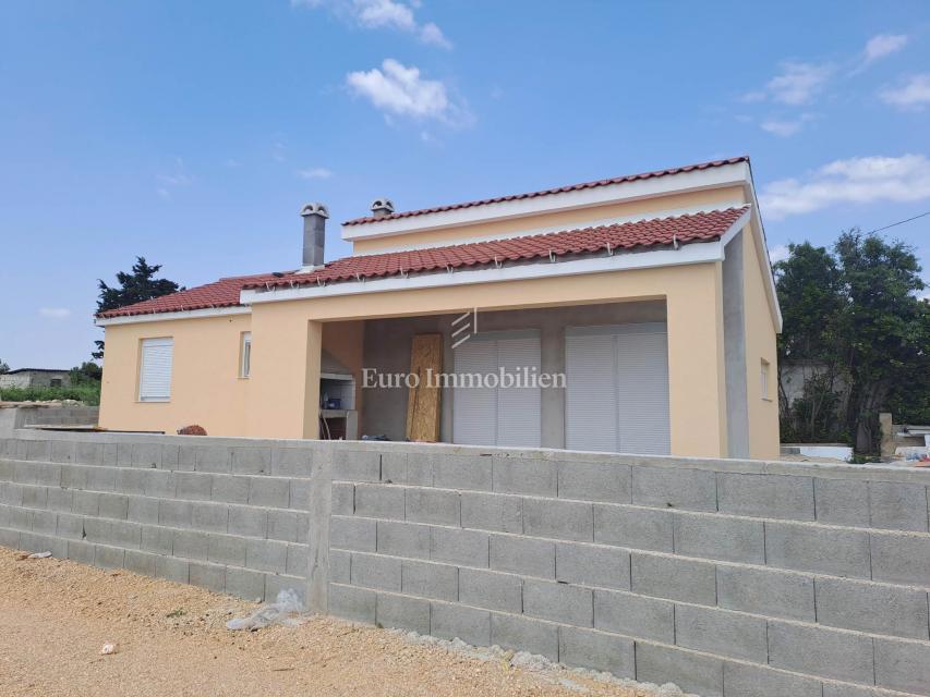 Vrsi - casa con piscina in un ambiente tranquillo