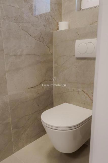 Vrsi - casa con piscina in un ambiente tranquillo