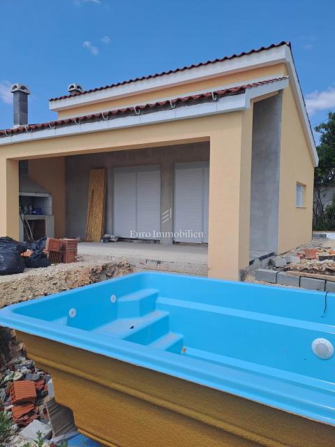 Vrsi - casa con piscina in un ambiente tranquillo