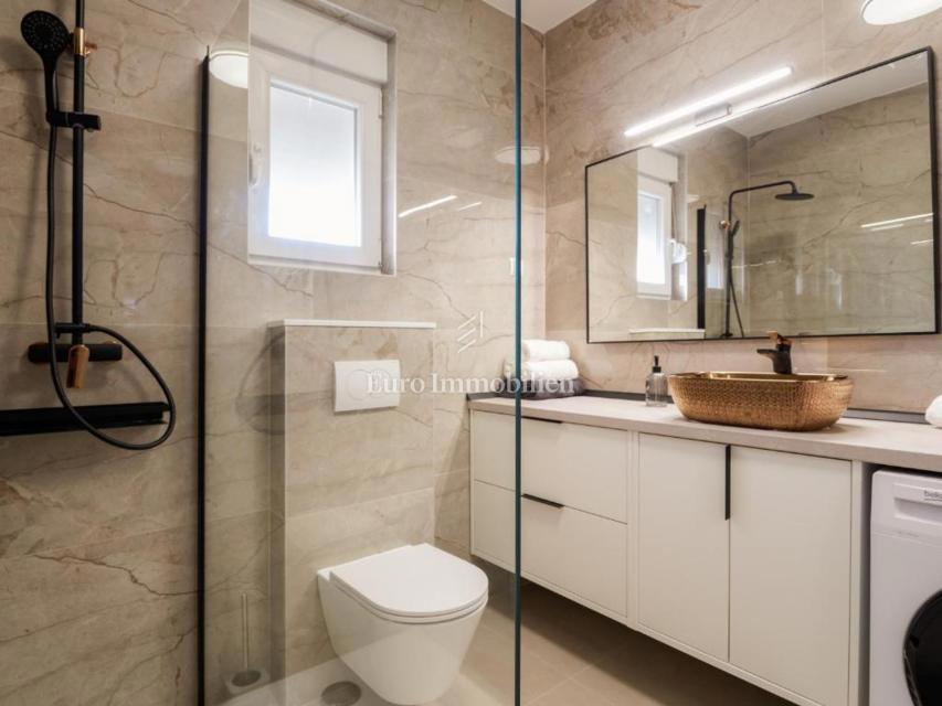 Vrsi - casa con piscina in un ambiente tranquillo