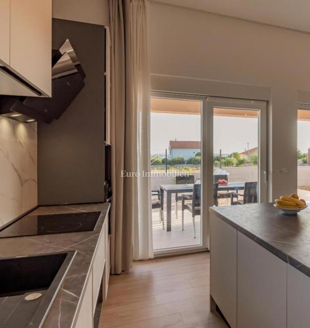 Vrsi - casa con piscina in un ambiente tranquillo