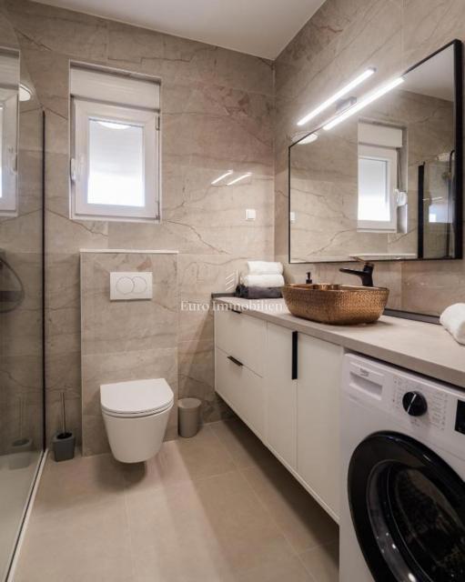 Vrsi - casa con piscina in un ambiente tranquillo