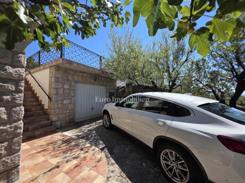 Novi Vinodolski, Smokvica Krmpotska, casa con due appartamenti