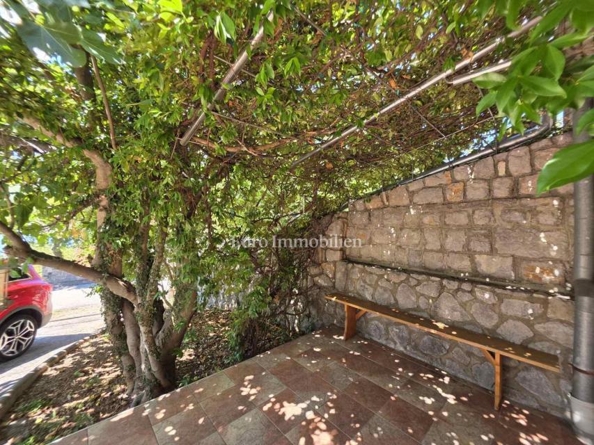 Novi Vinodolski, Smokvica Krmpotska, casa con due appartamenti