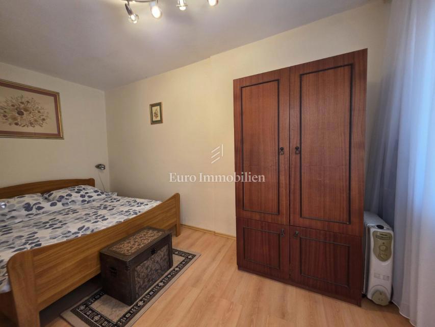 Novi Vinodolski, Smokvica Krmpotska, casa con due appartamenti