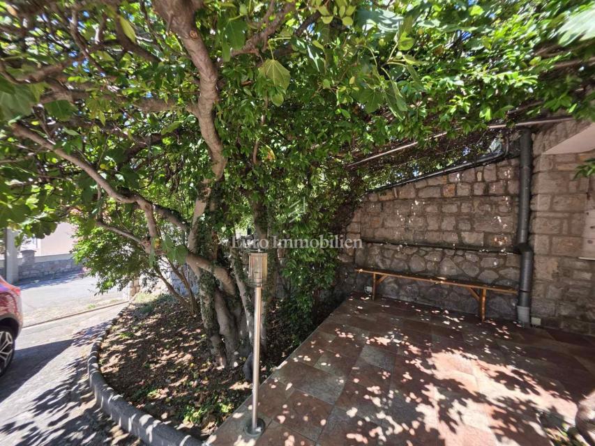 Novi Vinodolski, Smokvica Krmpotska, casa con due appartamenti