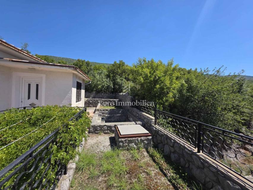 Novi Vinodolski, Smokvica Krmpotska, casa con due appartamenti