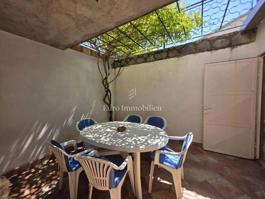 Novi Vinodolski, Smokvica Krmpotska, casa con due appartamenti