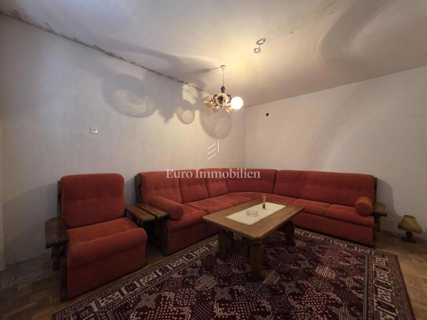 Novi Vinodolski, Smokvica Krmpotska, casa con due appartamenti