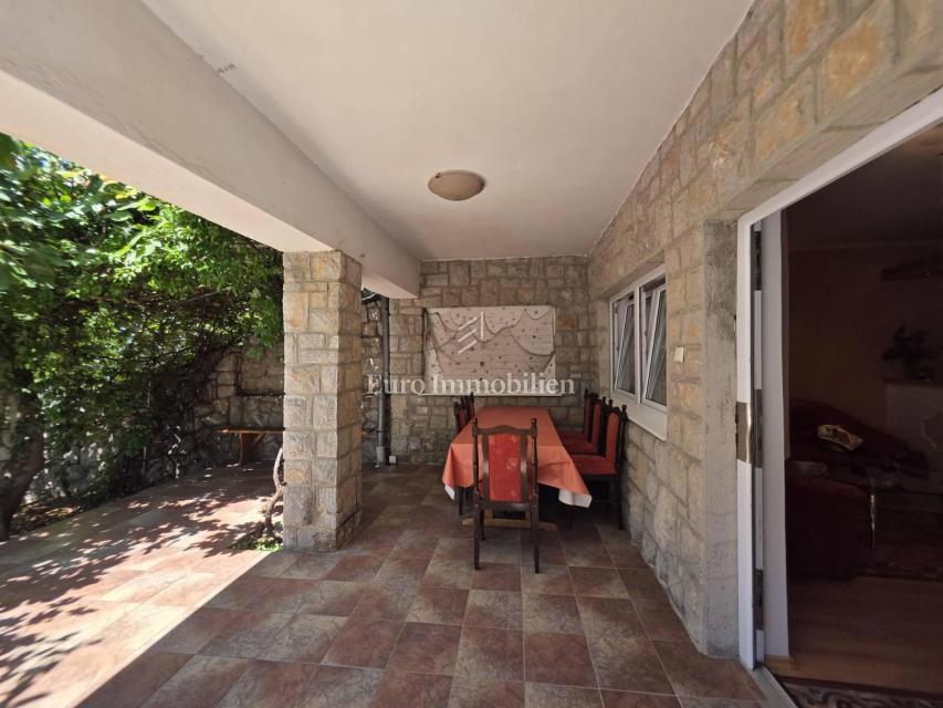 Novi Vinodolski, Smokvica Krmpotska, casa con due appartamenti