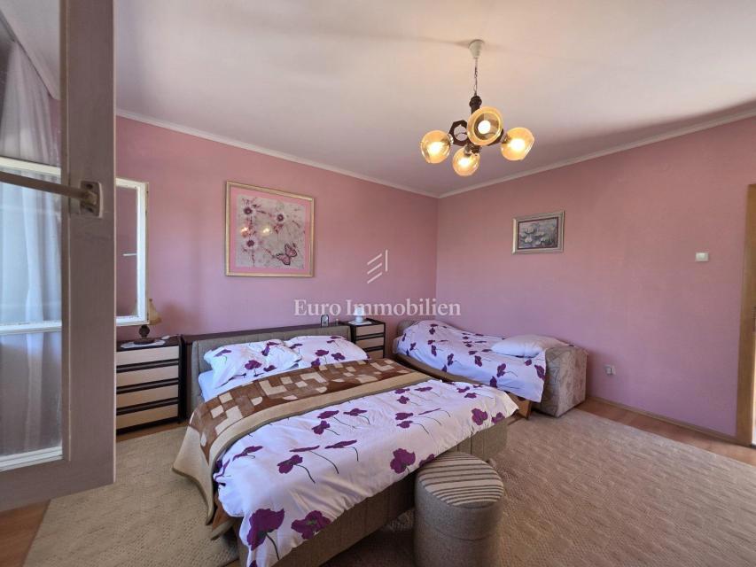 Novi Vinodolski, Smokvica Krmpotska, casa con due appartamenti