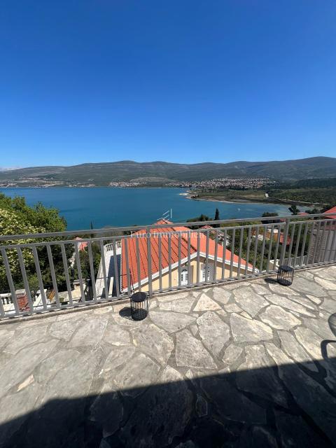 Donji Karin - casa con vista sul mare aperto