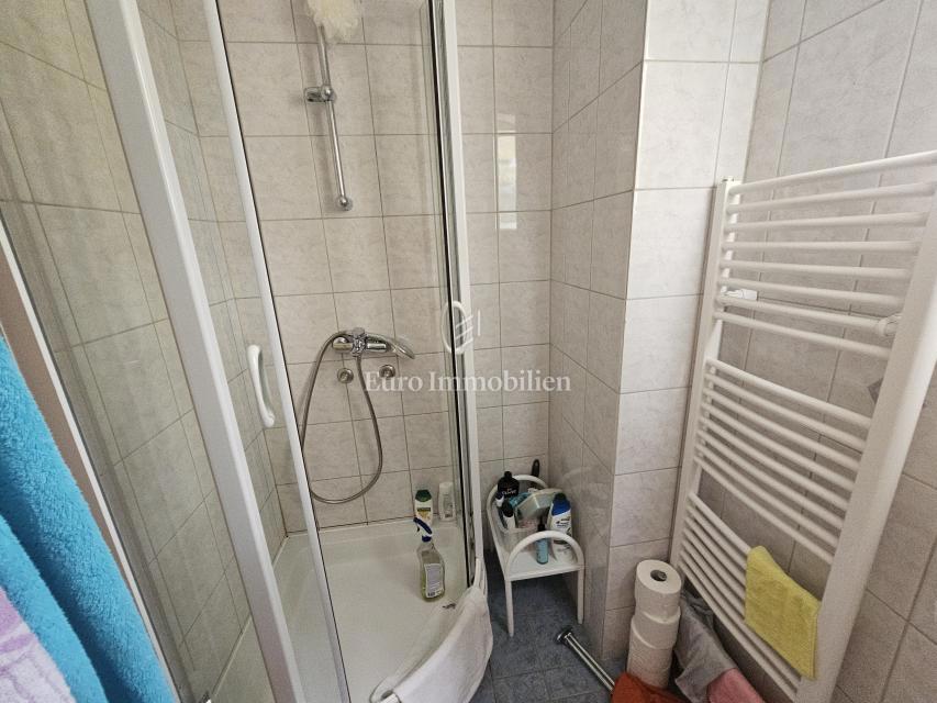 Casa con tre appartamenti, vista mare - Malinska