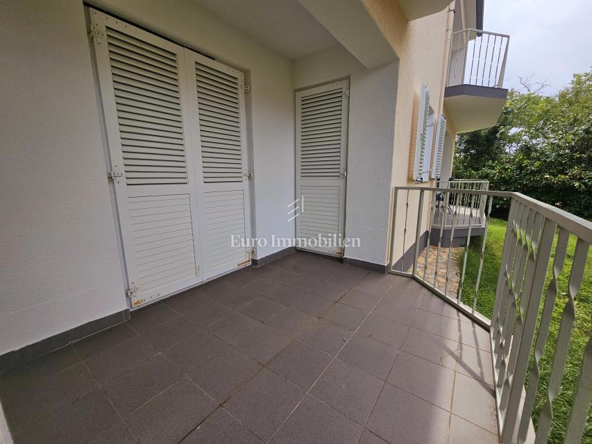 Casa con tre appartamenti, vista mare - Malinska