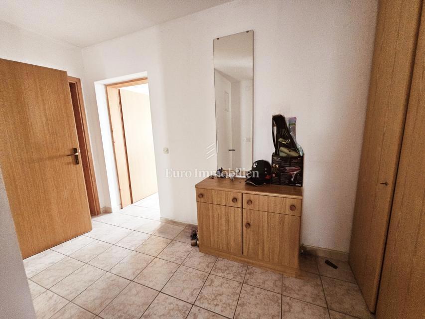 Casa con tre appartamenti, vista mare - Malinska