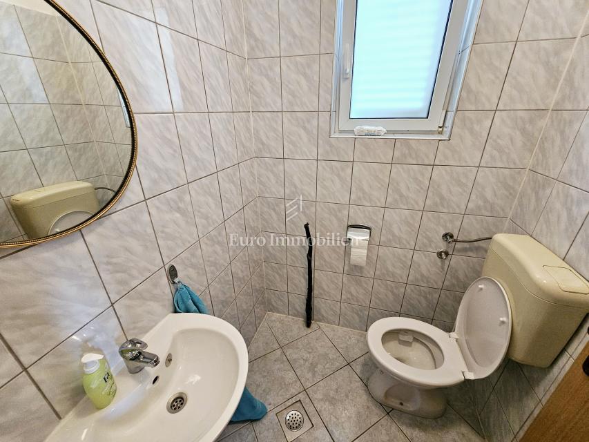 Casa con tre appartamenti, vista mare - Malinska