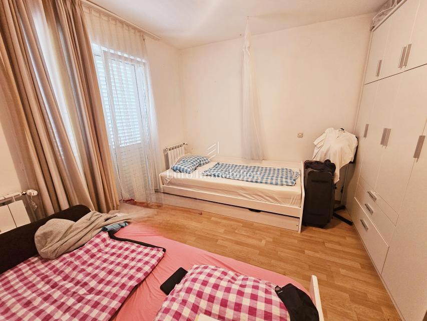 Casa con tre appartamenti, vista mare - Malinska