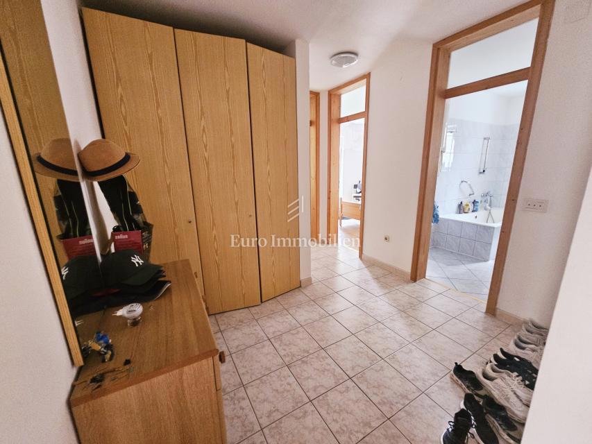 Casa con tre appartamenti, vista mare - Malinska