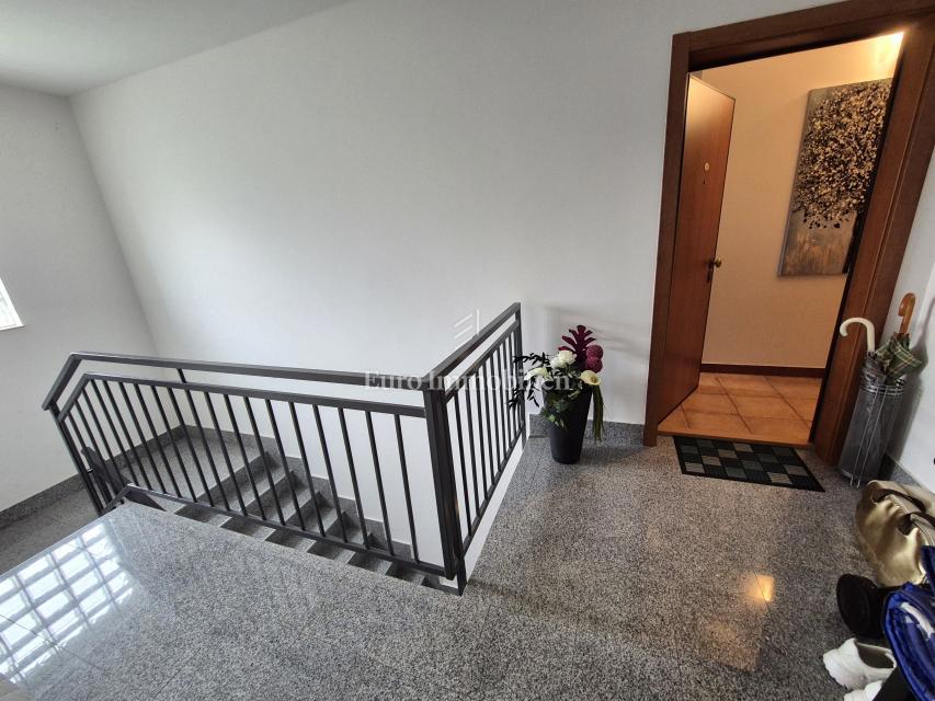 Intero piano con vista mare aperta - Malinska