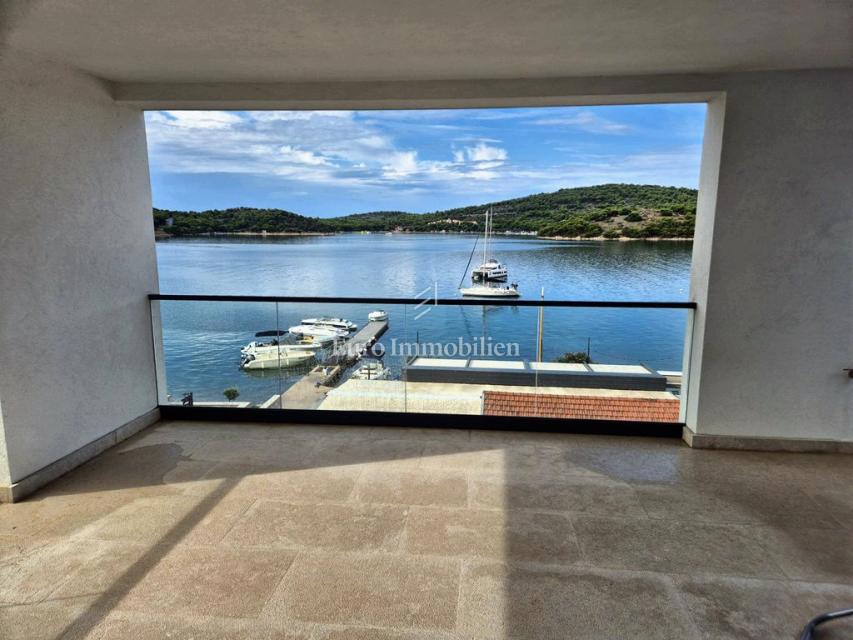 Tisno – Appartamento al secondo piano con vista mare