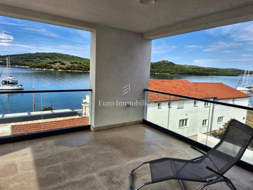 Tisno – Appartamento al secondo piano con vista mare