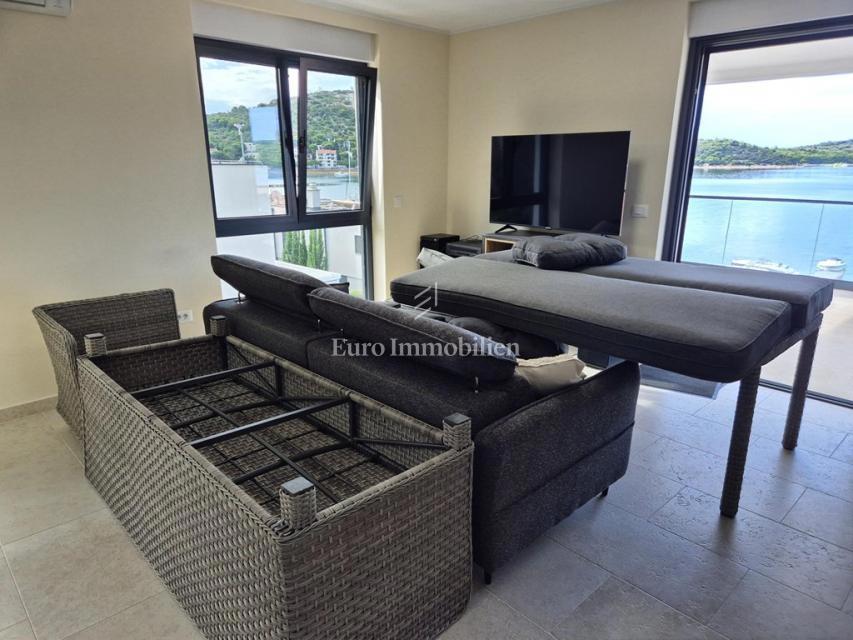 Tisno – Appartamento al secondo piano con vista mare