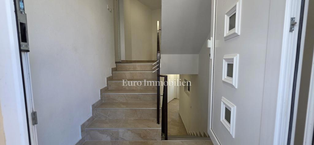 Povile, Appartamento ristrutturato con 2 posti auto