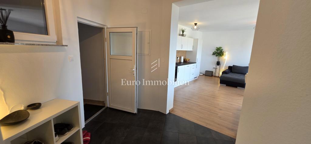 Povile, Appartamento ristrutturato con 2 posti auto