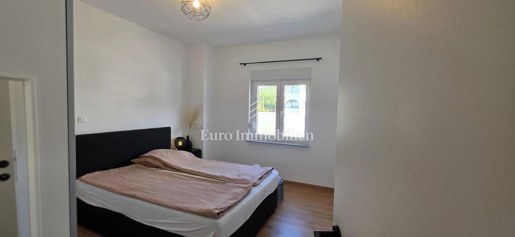 Povile, Appartamento ristrutturato con 2 posti auto