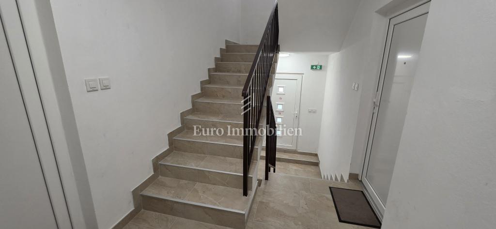 Povile, Appartamento ristrutturato con 2 posti auto