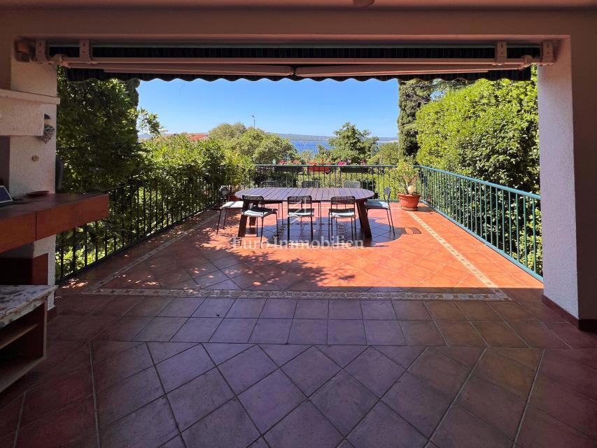 Splendida Casa Familiare dallo Stile Autentico