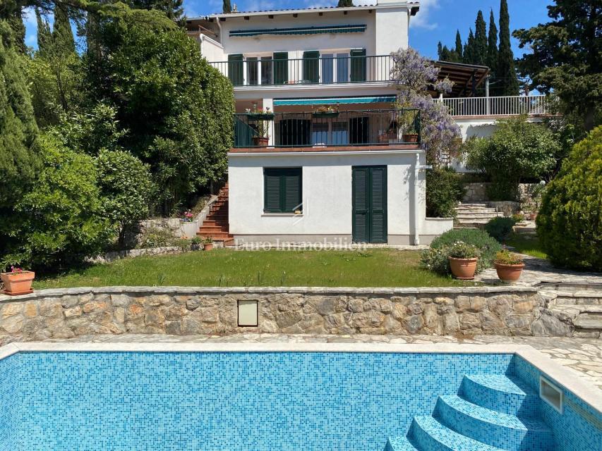 Splendida Casa Familiare dallo Stile Autentico