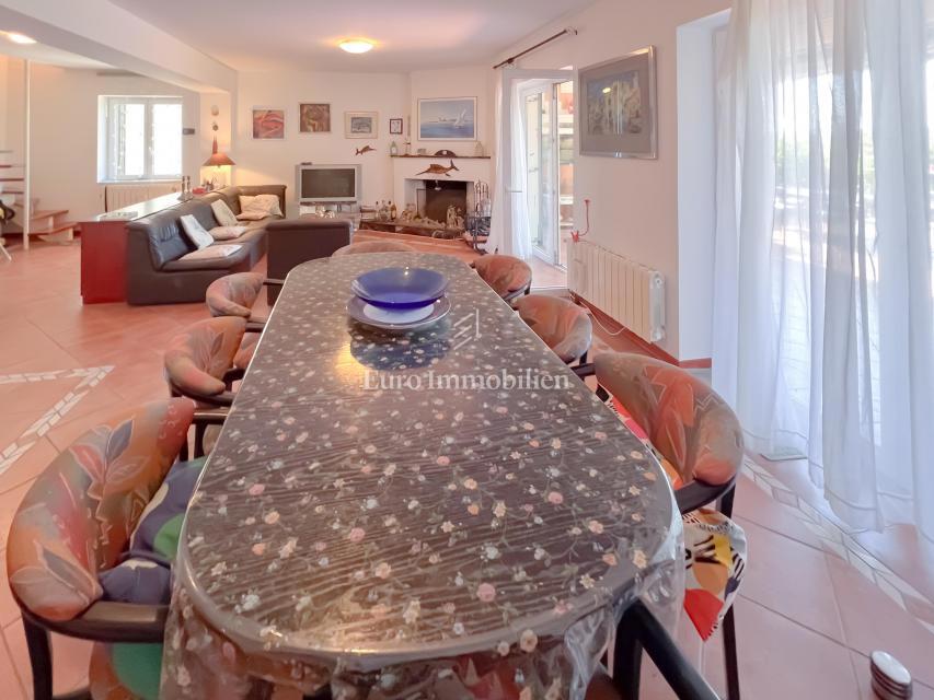 Splendida Casa Familiare dallo Stile Autentico