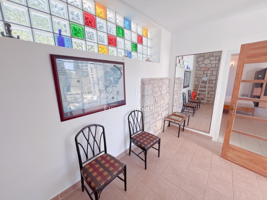 Splendida Casa Familiare dallo Stile Autentico