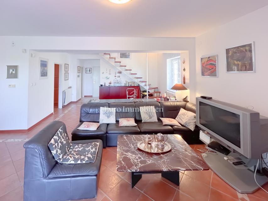 Splendida Casa Familiare dallo Stile Autentico