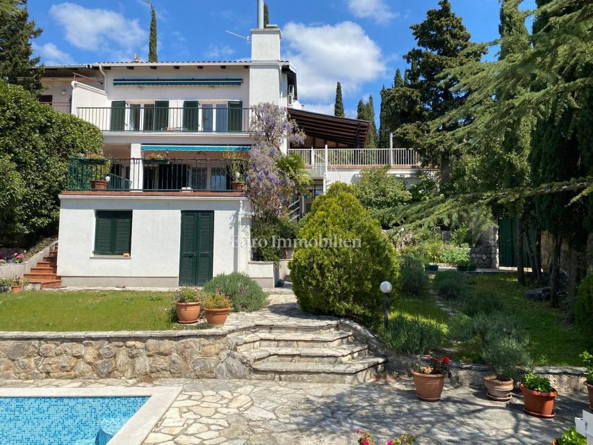 Splendida Casa Familiare dallo Stile Autentico